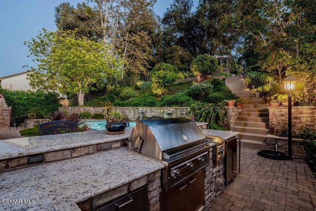 700 Oak Shadow View Place, Newbury Park, CA 91320