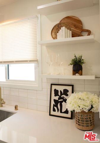 2048 S Burnside Avenue, Los Angeles, CA 90016