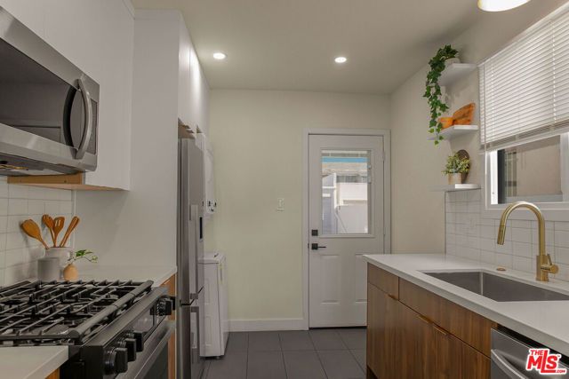 2048 S Burnside Avenue, Los Angeles, CA 90016