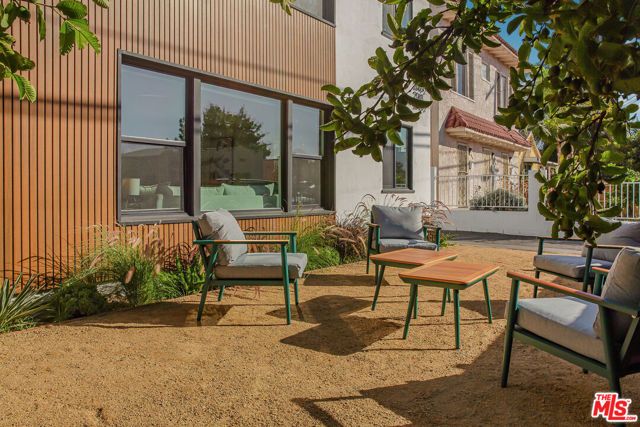 2048 S Burnside Avenue, Los Angeles, CA 90016