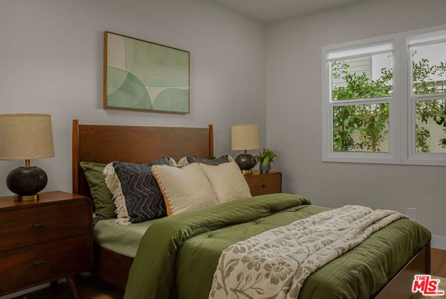 2048 S Burnside Avenue, Los Angeles, CA 90016