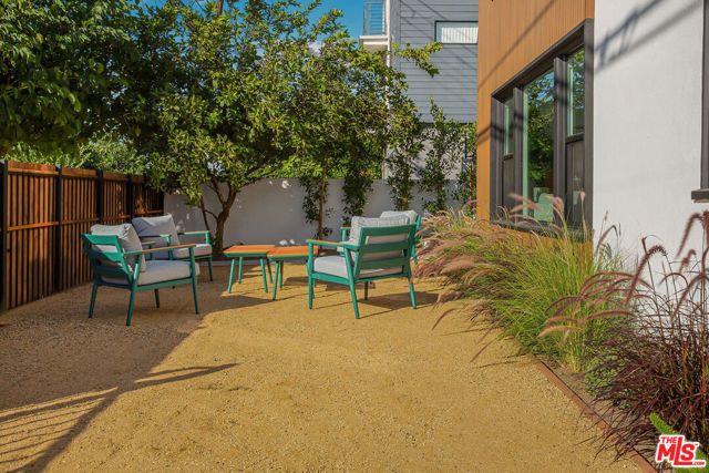 2048 S Burnside Avenue, Los Angeles, CA 90016