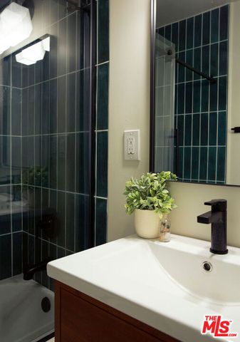 2048 S Burnside Avenue, Los Angeles, CA 90016