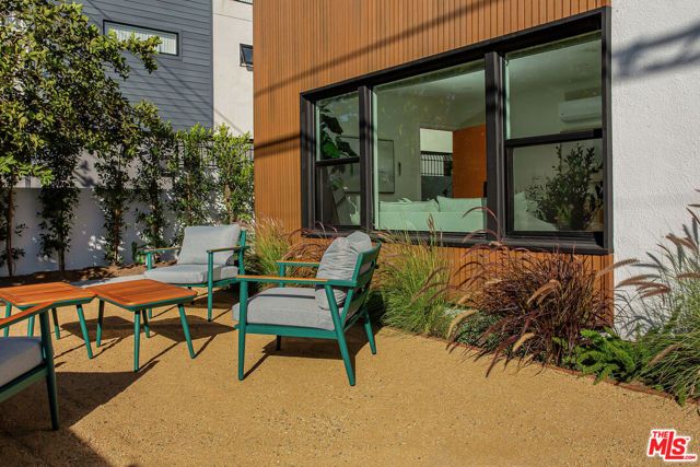 2048 S Burnside Avenue, Los Angeles, CA 90016