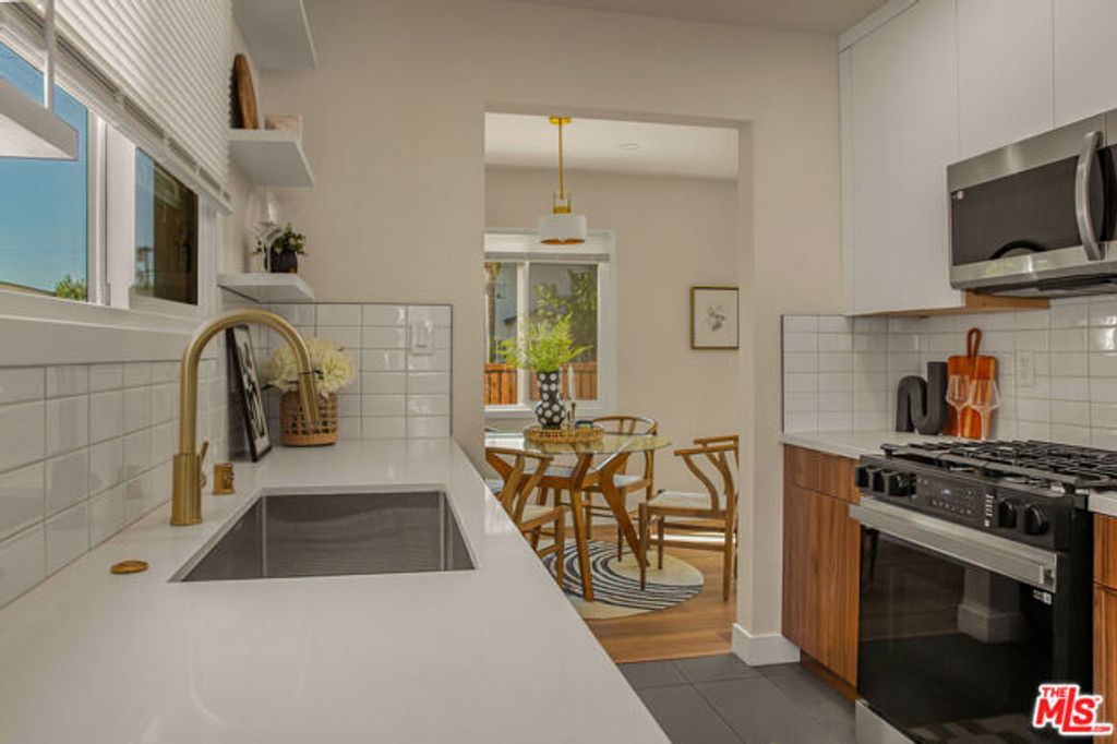 2048 S Burnside Avenue, Los Angeles, CA 90016