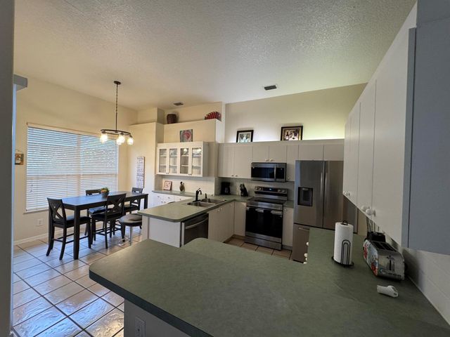 1872 SW Airoso Boulevard, Port St Lucie, FL 34984