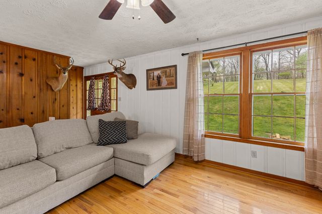 180 Hill Rd, Vanleer, TN 37181