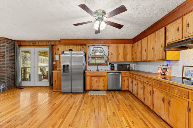 180 Hill Rd, Vanleer, TN 37181