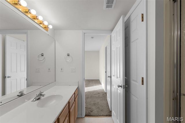 1724 Whispering Creek Drive A, Ballwin, MO 63021