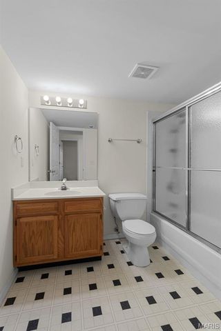 1724 Whispering Creek Drive A, Ballwin, MO 63021