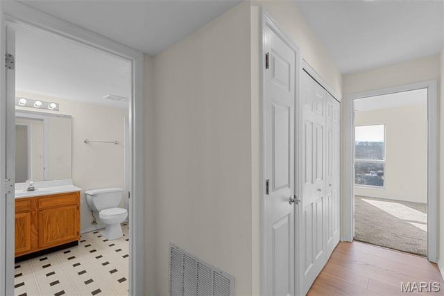 1724 Whispering Creek Drive A, Ballwin, MO 63021