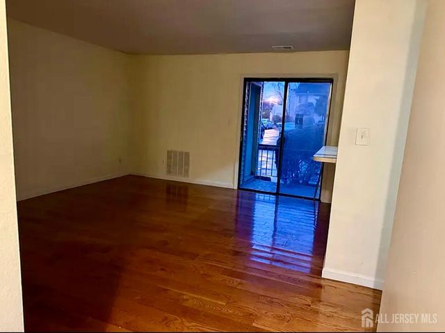 2202 Woodbridge Commons Way, Iselin, NJ 08830