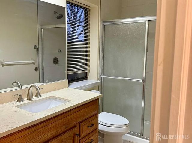 2202 Woodbridge Commons Way, Iselin, NJ 08830