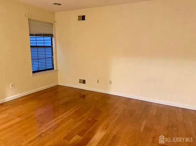 2202 Woodbridge Commons Way, Iselin, NJ 08830