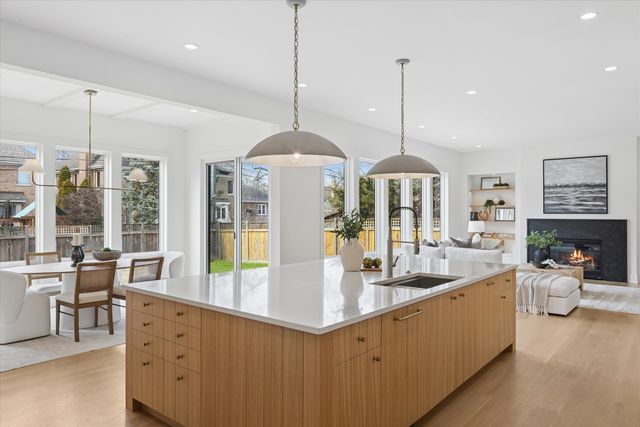 580 S Kearsage Avenue, Elmhurst, IL 60126