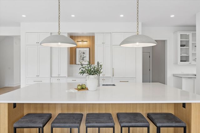 580 S Kearsage Avenue, Elmhurst, IL 60126