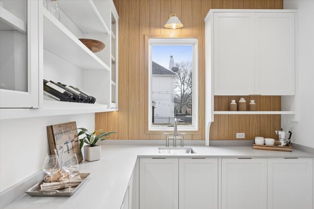 580 S Kearsage Avenue, Elmhurst, IL 60126