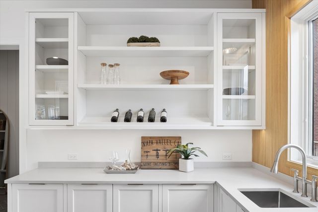 580 S Kearsage Avenue, Elmhurst, IL 60126