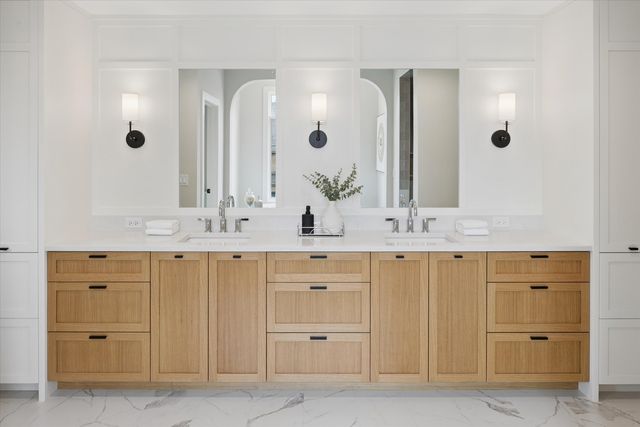 580 S Kearsage Avenue, Elmhurst, IL 60126