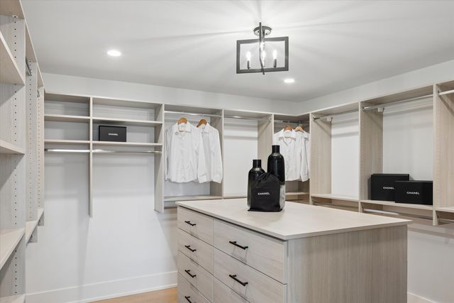 580 S Kearsage Avenue, Elmhurst, IL 60126