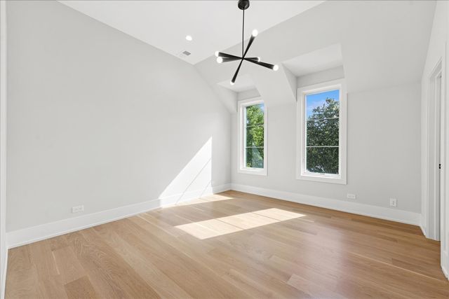 580 S Kearsage Avenue, Elmhurst, IL 60126