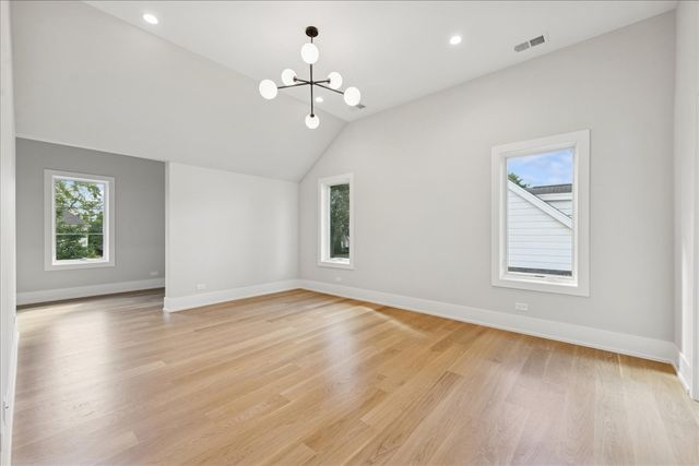 580 S Kearsage Avenue, Elmhurst, IL 60126