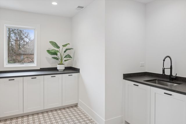 580 S Kearsage Avenue, Elmhurst, IL 60126