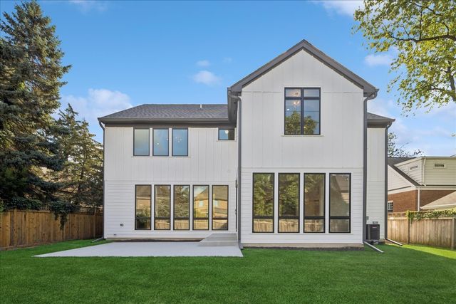 580 S Kearsage Avenue, Elmhurst, IL 60126