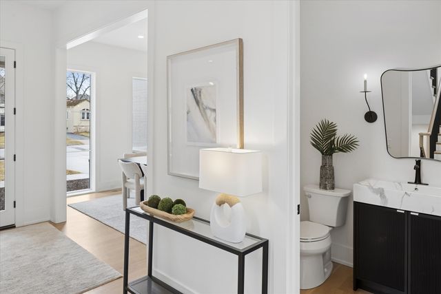 580 S Kearsage Avenue, Elmhurst, IL 60126