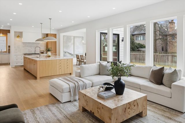 580 S Kearsage Avenue, Elmhurst, IL 60126