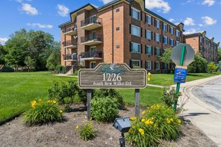 1226 S New Wilke Road 301, Arlington Heights, IL 60005