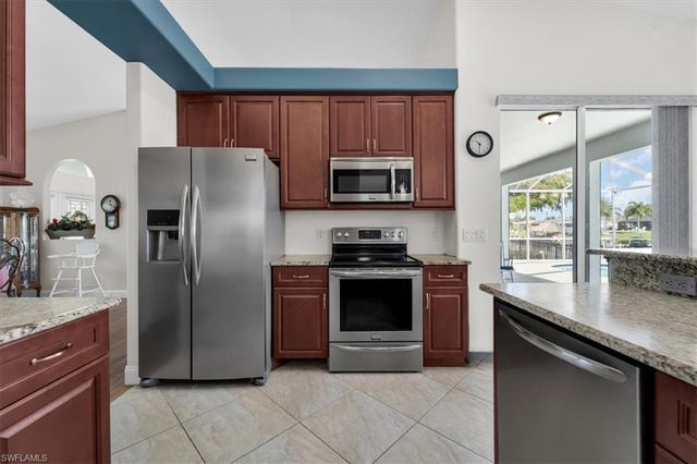 1157 SE 32nd TER, Cape Coral, FL 33904