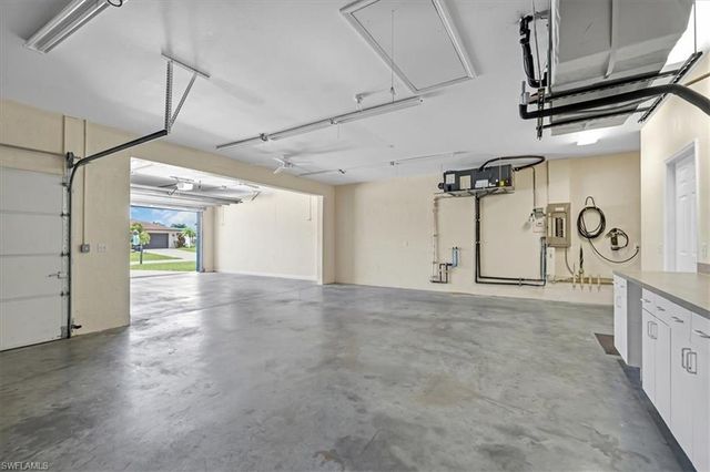 1157 SE 32nd TER, Cape Coral, FL 33904