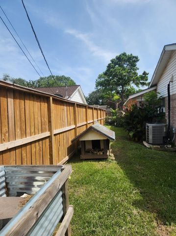 505 Allen Court, Alvin, TX 77511