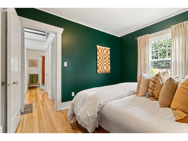 5504 Se ANKENY St, Portland, OR 97215