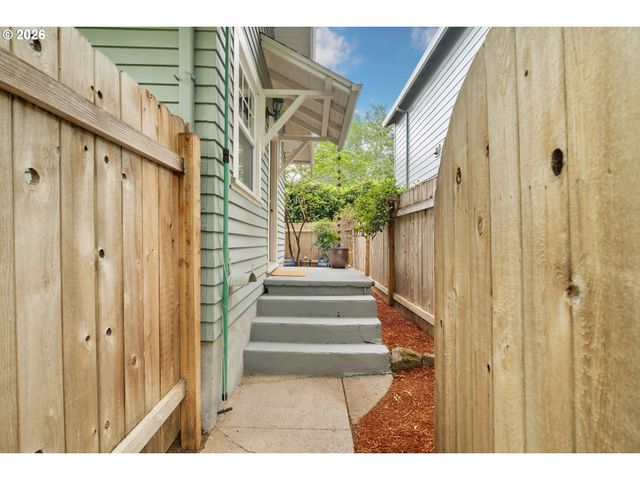 5504 Se ANKENY St, Portland, OR 97215