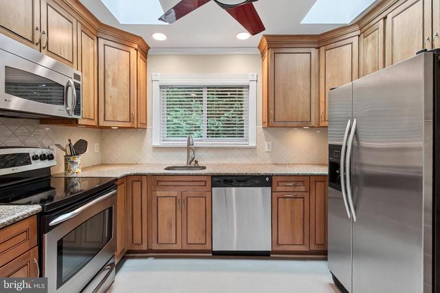 7614 WOODRIDGE CIR, Alexandria, VA 22308