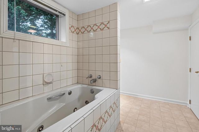 7614 WOODRIDGE CIR, Alexandria, VA 22308