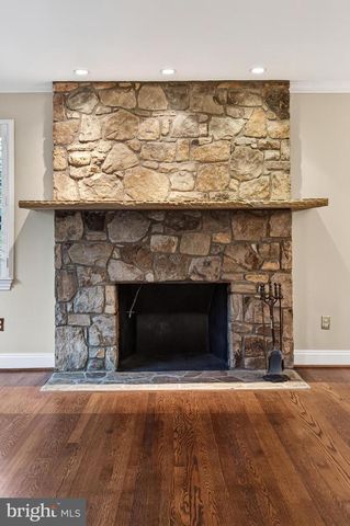 7614 WOODRIDGE CIR, Alexandria, VA 22308