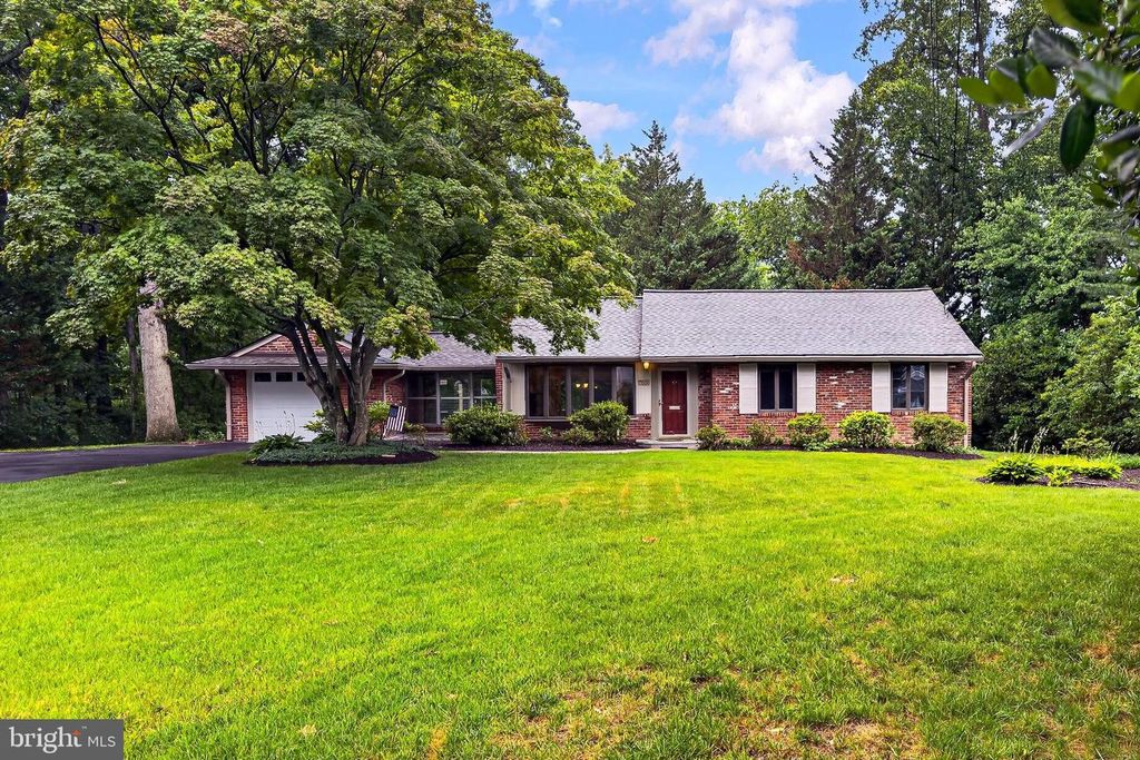 7614 WOODRIDGE CIR, Alexandria, VA 22308