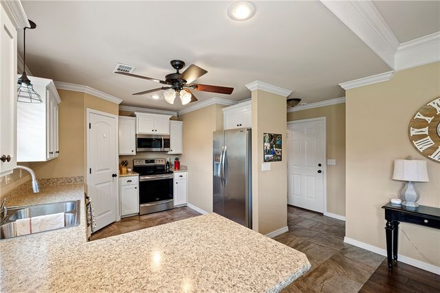 233 Redwood Lane, Russellville, AR 72802