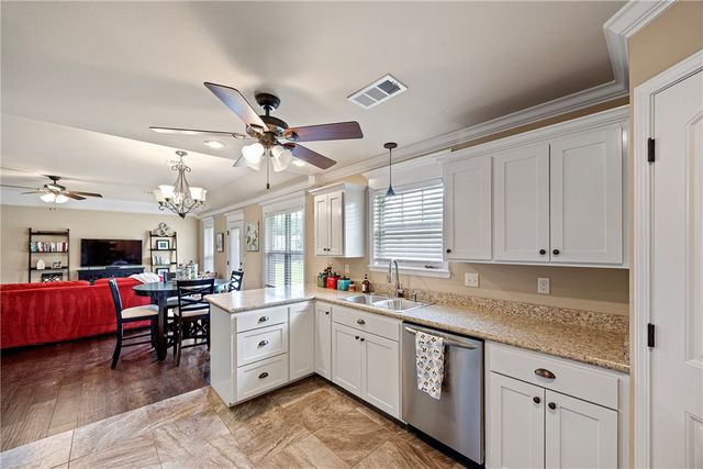 233 Redwood Lane, Russellville, AR 72802
