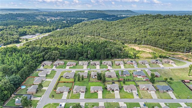 233 Redwood Lane, Russellville, AR 72802