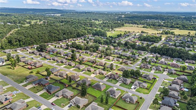 233 Redwood Lane, Russellville, AR 72802