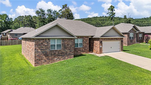 233 Redwood Lane, Russellville, AR 72802
