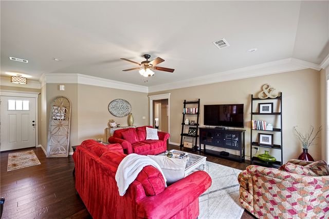 233 Redwood Lane, Russellville, AR 72802