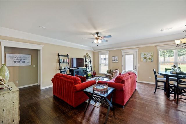 233 Redwood Lane, Russellville, AR 72802