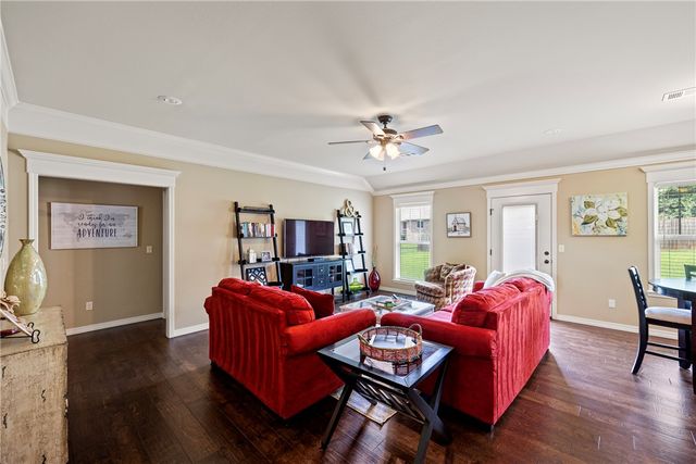 233 Redwood Lane, Russellville, AR 72802