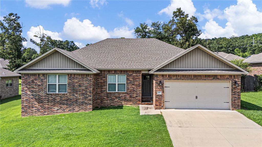 233 Redwood Lane, Russellville, AR 72802