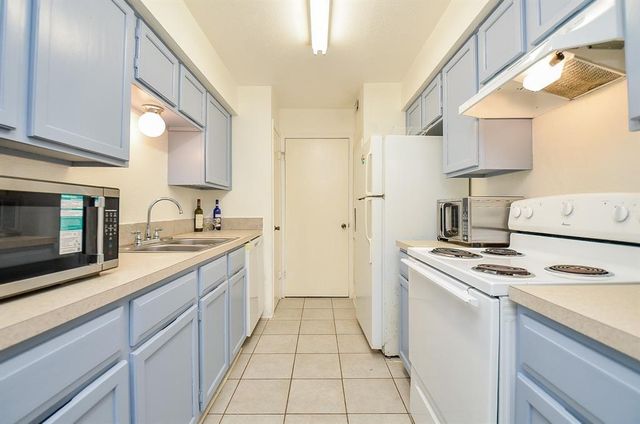 9700 Leawood Boulevard 1807, Houston, TX 77099